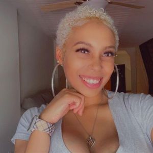 Meet your Posher, Mikayla